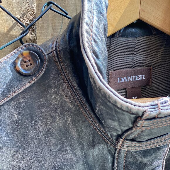 Vintage Danier Brown Distressed Leather Jacket Size S - Picture 7 of 16